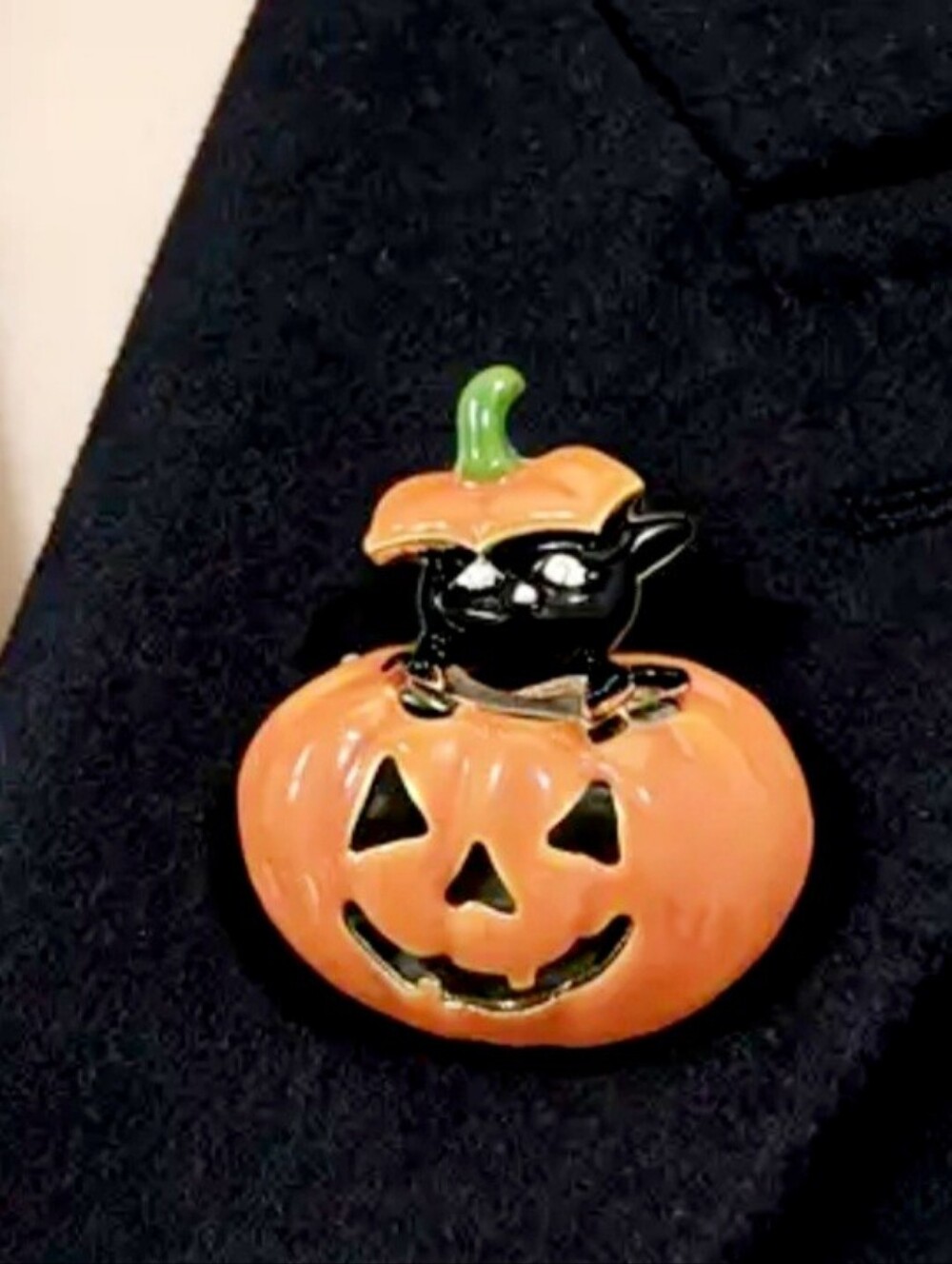 Halloween Pumpkin Cat Enamel Brooch - Picture 2 of 4
